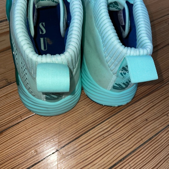 Adidas Dame Sneakers
